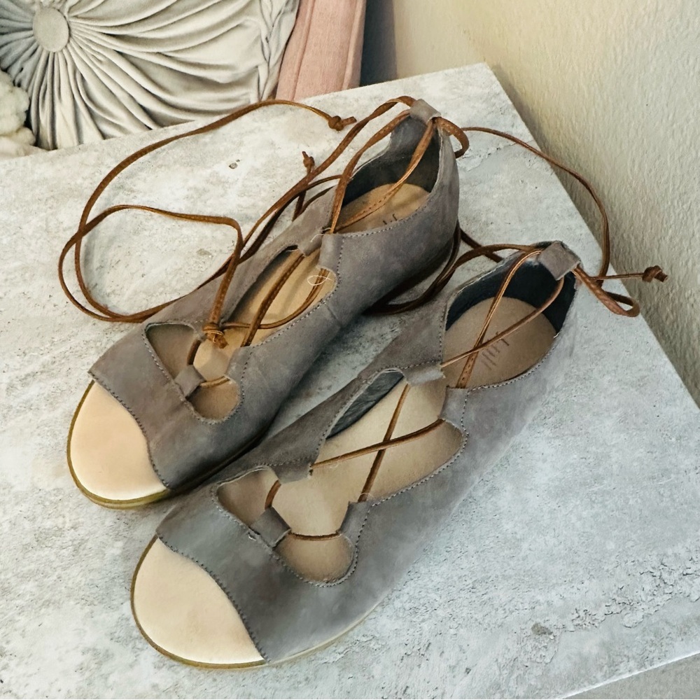 J. Jill Gray Suede Sandals with Leather Ankle Strap Women’s Size 8 - Picture 3 of 10